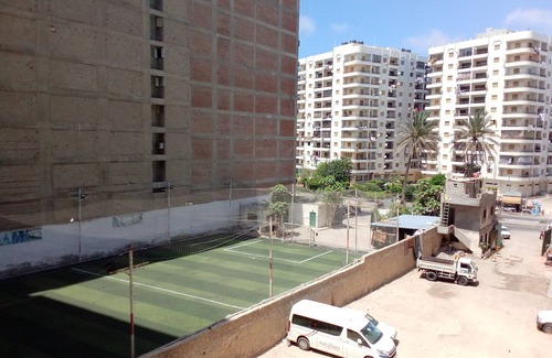 Al-Muntazah Apartment | A 3-BR apt w FP, GV & 20 min to the sea & Muntazah