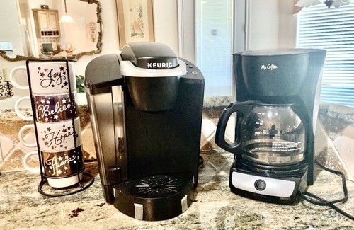 Flint House | A 4 bedroom beautiful custom home located 5 miles away from downtown Tyler, Tx.