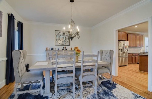 Evans House | A 4500 sq ft, Alexa dots throughout the home. Only 20 minutes from the Masters,