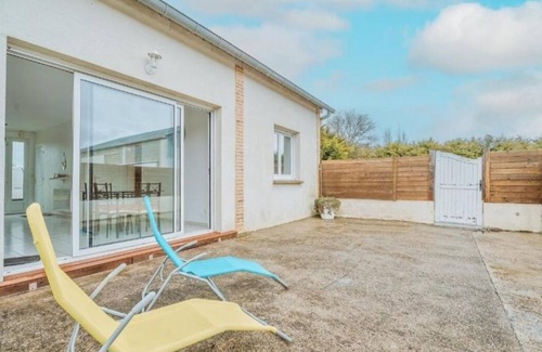 Saint-Meloir-des-Ondes House | A 5 Minutes de la Mer,mais en Campagne