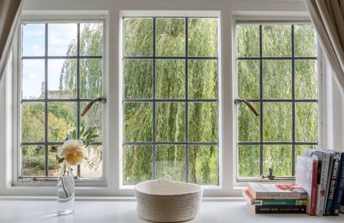 Southrop Cottage | A 5* Star Award winning Cotswold Cottage dating from 1670, with Eco credentials