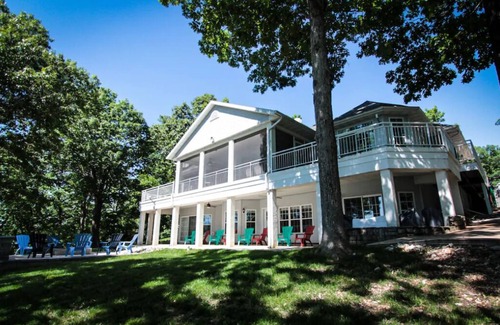 Camdenton House | A 5500 sq ft.Luxury Home~Huge Boat Dock~Perfect for Large Groups~Waterfront~Pool Table~Firepit
