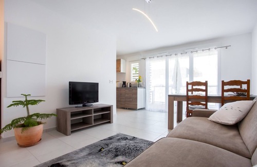 8th Arrondissement Apartment | A 600 M BEACH IN STANDING RESIDENCE