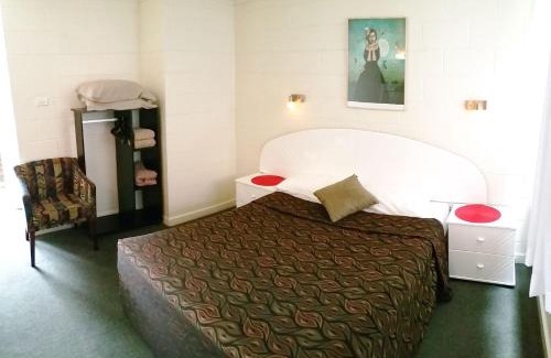 Emerald Hotel | A&A Lodge Motel
