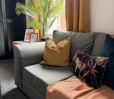 Sunderland Apartment | A&A Luxury Stay Rosedale St - Chic, Modern, City Centre, Neon Decor