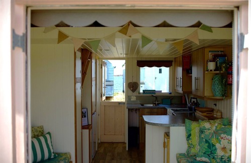 Hengistbury Head Cottage | A Beach Hut on the prestigious Mudeford Spit - * No Booking Fees *