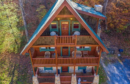 Sevierville Cabin | A Beary Nice Cabin-Close to Tanger Outlets