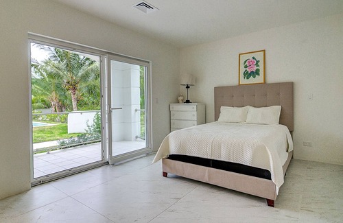 Westwind Apartment | A BEAUTIFUL Beachfront Listing in The Bahamas! 1W