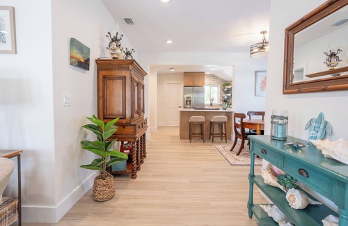 Historic District House | A Beautiful Bungalow in a Tropical Oasis!