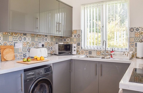 Llanelli Cottage | A beautiful bungalow overlooking the coastal town of Llanelli.