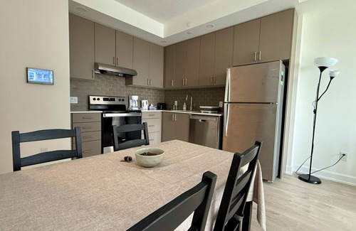 Oakville Condo | A beautiful condo 1 bed and 1 bathroom , good for 4 people
