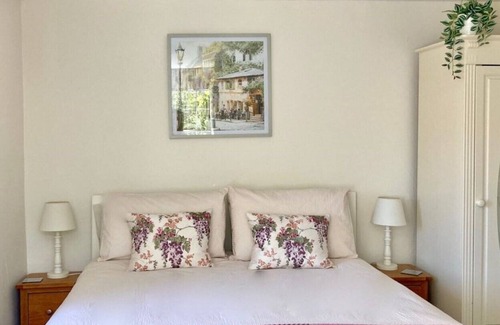 Burgh Island Cottage | A Beautiful, dog Friendly 17th C Cottage Close to Beaches and SW Coast Path