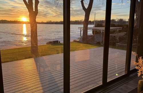 Alexandria House | A beautiful home on Little Darling Lake.
