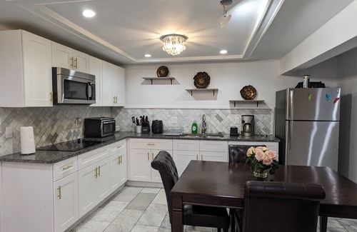 Atlanta House | A beautiful house in Brookhaven, Atlanta with a huge back yard, No Pets