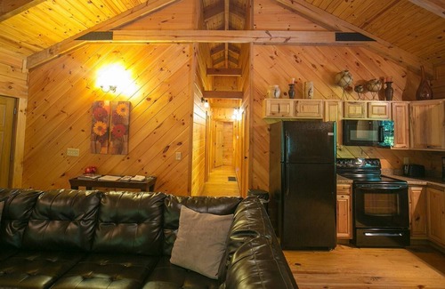 Stanton Cabin | A beautiful log cabin sitting in a forested paradise!