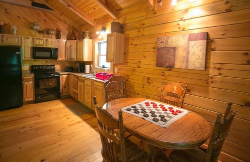 Stanton Cabin | A beautiful log cabin sitting in a forested paradise!