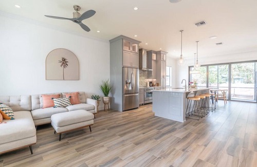 East Naples Villa | A beautiful modern luxury villa