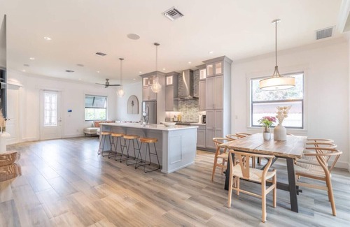 East Naples Villa | A beautiful modern luxury villa