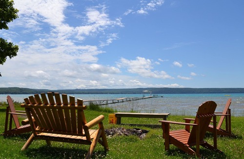 Maple City House | A beautiful resort cottage on Big Glen Lake with a tennis court and kayaks