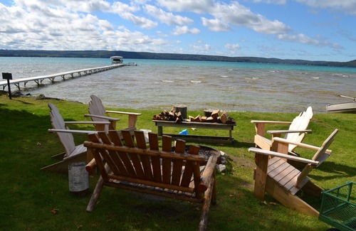 Maple City House | A beautiful resort cottage on Big Glen Lake with a tennis court and kayaks