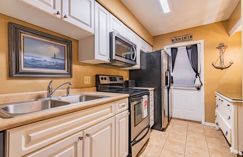 Saint Simons Island Condo | 😁A beautiful tropical retreat awaits you at this newly renovated paradise😁