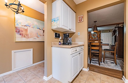 Saint Simons Island Condo | 😁A beautiful tropical retreat awaits you at this newly renovated paradise😁