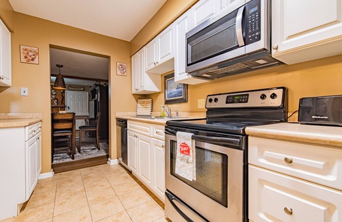 Saint Simons Island Condo | 😁A beautiful tropical retreat awaits you at this newly renovated paradise😁