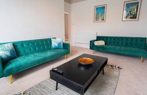 Redcar House | A beautifully designed home only a stones throw away from the beach front!