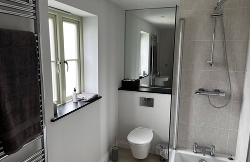 Chipping Campden Cottage | A beautifully themed Cotswold cottage with a modern but classic country interior