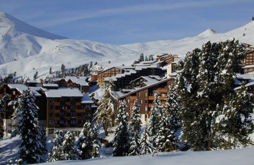 Belle Plagne Apartment | A BELLE-PLAGNE (2050 m), SKIS ON FOOT, IN THE HEART OF THE STATION, THE BERYL