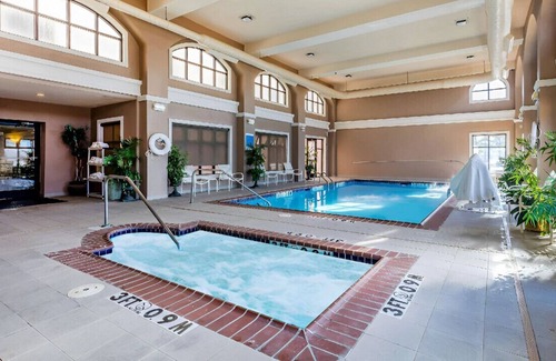 Parkway Village House | A Breathtaking Room w/ Complimentary Breakfast!