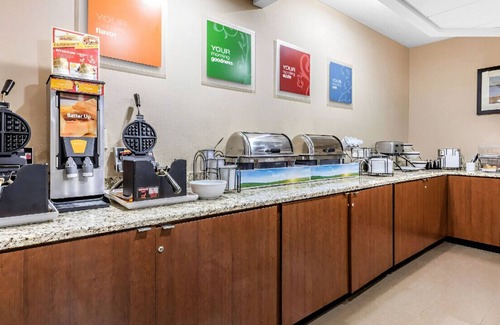 Parkway Village House | A Breathtaking Room w/ Complimentary Breakfast!