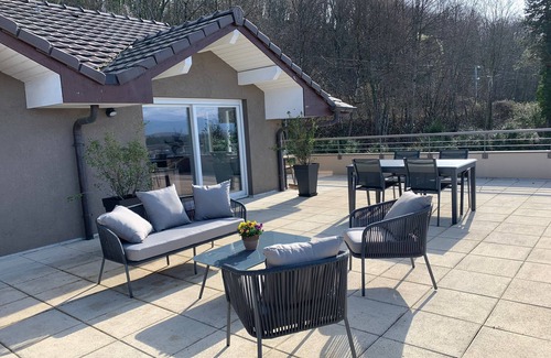 Publier Apartment | A breathtaking view less than 300m from the lake - 94m2 terrace