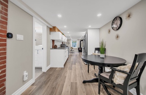 Orangeville Apartment | A bright & modern urban studio