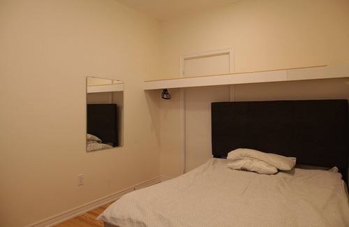 Richmond Hill House | A Bright Room 1A