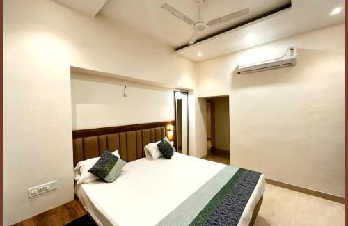 Varanasi Hotel | A BUDUGET - MANAN GUEST HOUSE VARANASI, Near Kashi Vishwanath Temple - BEST HOTEL IN VARANASI