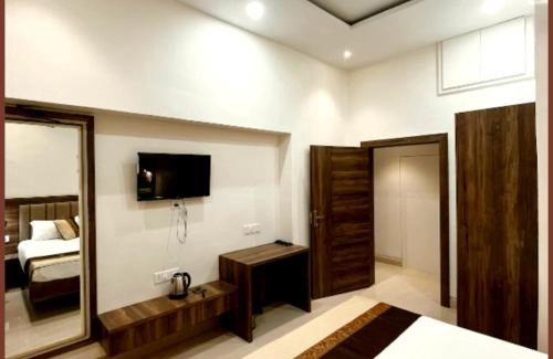 Varanasi Hotel | A BUDUGET - MANAN GUEST HOUSE VARANASI, Near Kashi Vishwanath Temple - BEST HOTEL IN VARANASI