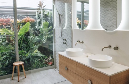 Peregian Beach House | A/C | 11.5m heated salt water pool | indoor outdoor design | immaculate gardens