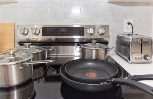 Arbutus Ridge House | A/C Brand New Entire Guest House