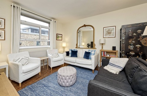 Chelsea Riverside Apartment | A Case of Chelsea, by Veeve