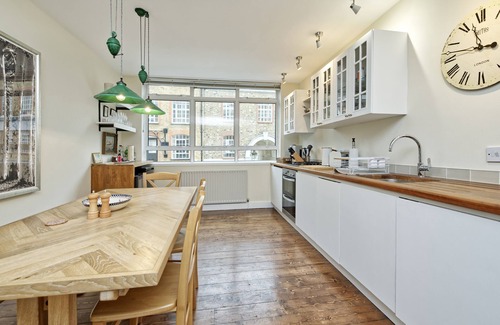 Chelsea Riverside Apartment | A Case of Chelsea, by Veeve