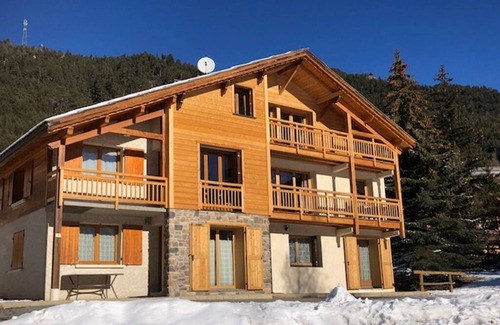 Ceillac Apartment | A CEILLAC, skiing and hiking in sunny Queyras, in the heart of the Alps.