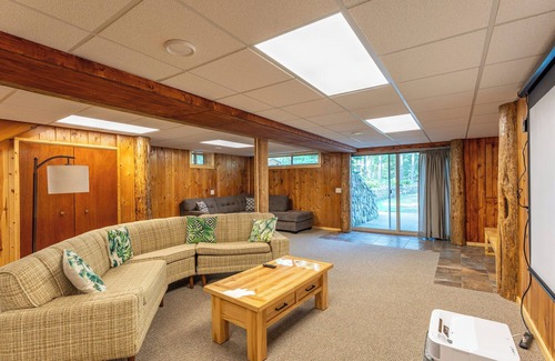 Orr House | A Central Lakehouse for All-Season Adventures