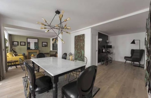 Arts-et-Metiers Apartment | A CENTRAL PARISIAN EXPERIENCE WITH MODERN CONVENIENCES IN THE ICONIC LE MARAIS