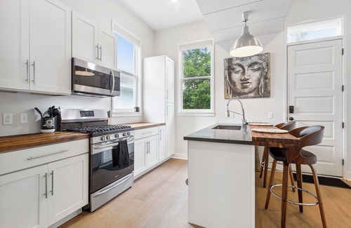 Treme House | A Centrally Located & Modern Home with New Amenities - Great For Nurses
