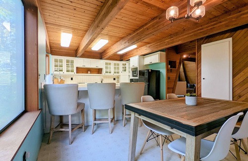 Dundee Cabin | A chalet-style cabin set atop the Red Hills of Dundee in The Willamette Valley