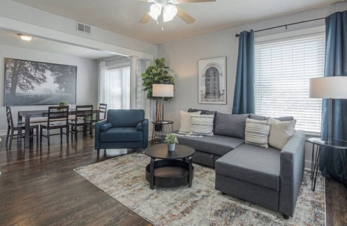 Hanover Place Apartment | A Charming 2bed/1bath!