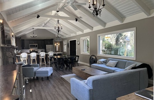 Danville House | A charming carriage home on a private estate