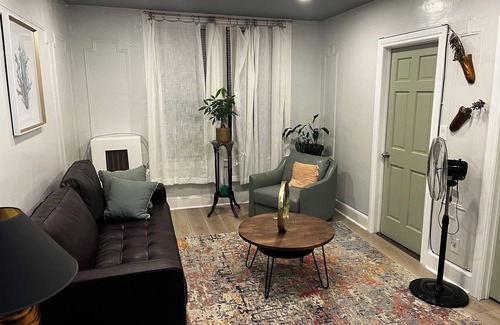 East Flatbush Apartment | A charming comfy apartment with bright lights and lots of sunlight.