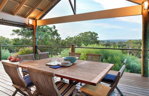 Yallingup House | A CHARMING COUNTRY RETREAT BOASTING BREATHTAKING VIEWS OVER GUNYULGUP VALLEY